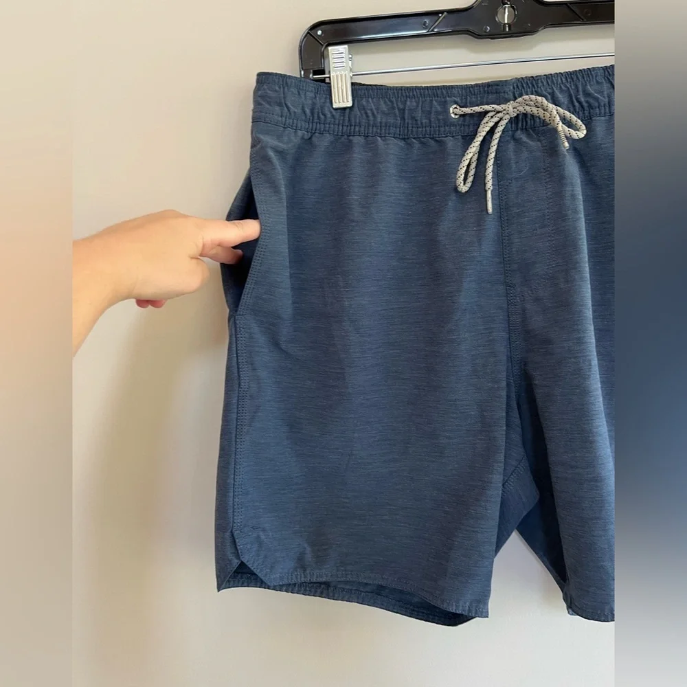 Vissla Men's Solid Sets 17.5” Ecolastic Swim Trunks in Dark Denim Blue, size XL